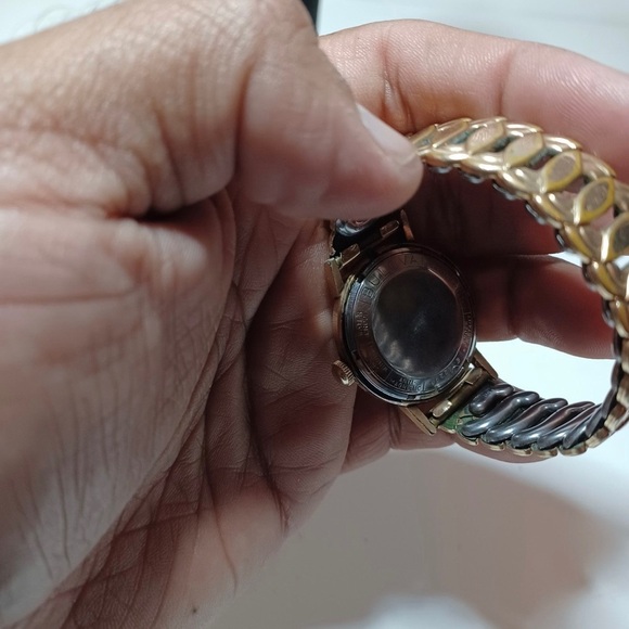 Vintage Bulova Watch - L7, Self-winding Waterproof Anti-Magnetic 10k GF - Picture 10 of 11